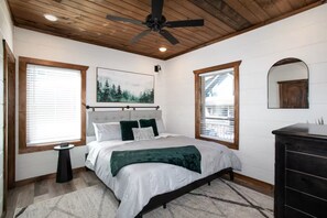 4 bedrooms, iron/ironing board, free WiFi, bed sheets