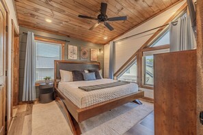 4 bedrooms, iron/ironing board, WiFi (free), bed sheets