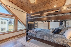 4 bedrooms, iron/ironing board, WiFi (free), bed sheets