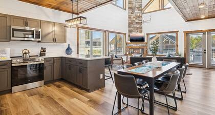 Private Indoor Pool - Sleeps 10 - Hot Tub