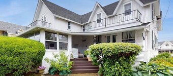 Historic Oak Bluffs Cottage – Porch with View