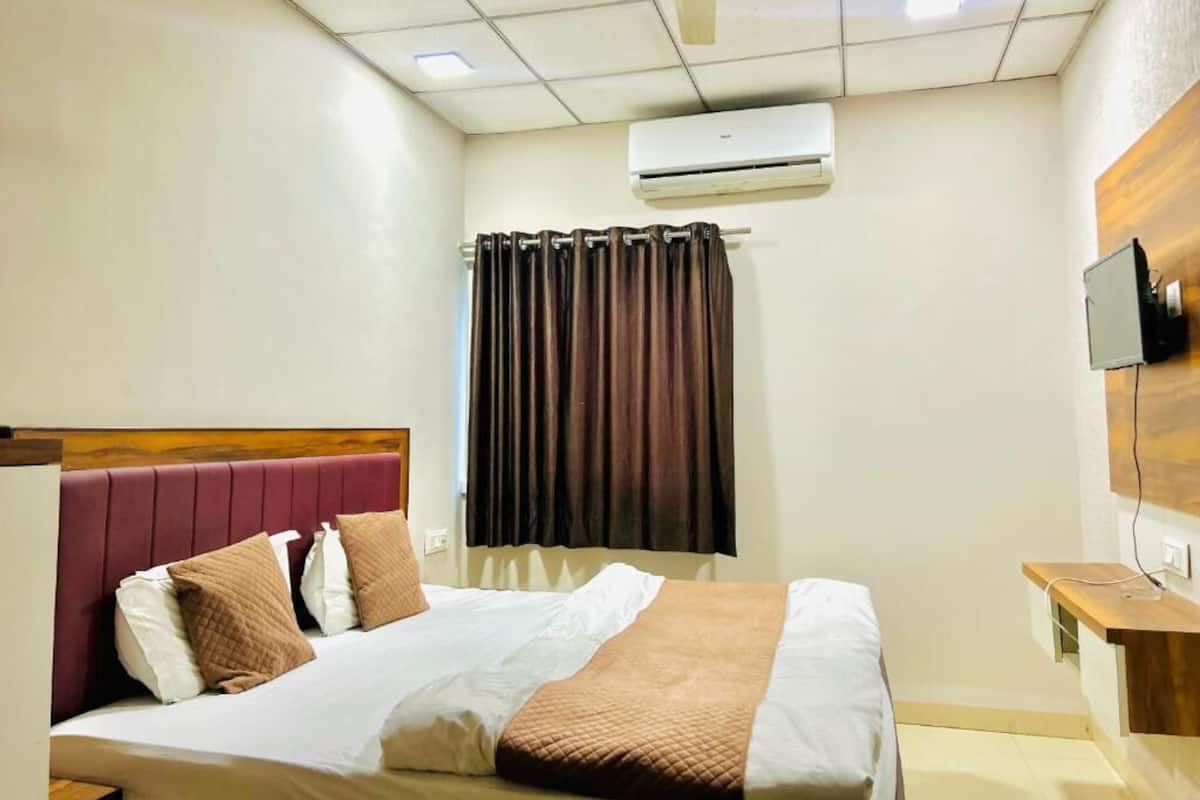 Double or Twin Room | Iron/ironing board, free WiFi