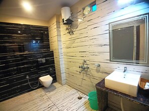 Family Room | Bathroom
