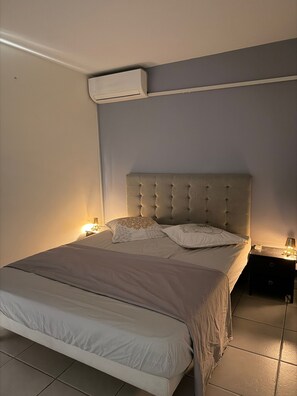 1 室のベッドルーム、アイロン / アイロン台、WiFi (無料)、ベッドシーツ