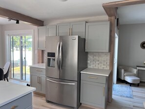 Interior - Golden Dome Oasis. Spacious 5 BR! Walk to ND! Large yard w Hot Tub! Outdoor TV (South Bend)