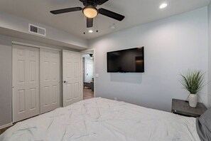 2 bedrooms, iron/ironing board, free WiFi, bed sheets
