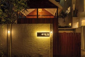 Exterior detail - Canggu 2BR Stylish Tropical Villa, 400m to Finns Beach Club - By The Zen (Kab. Badung)