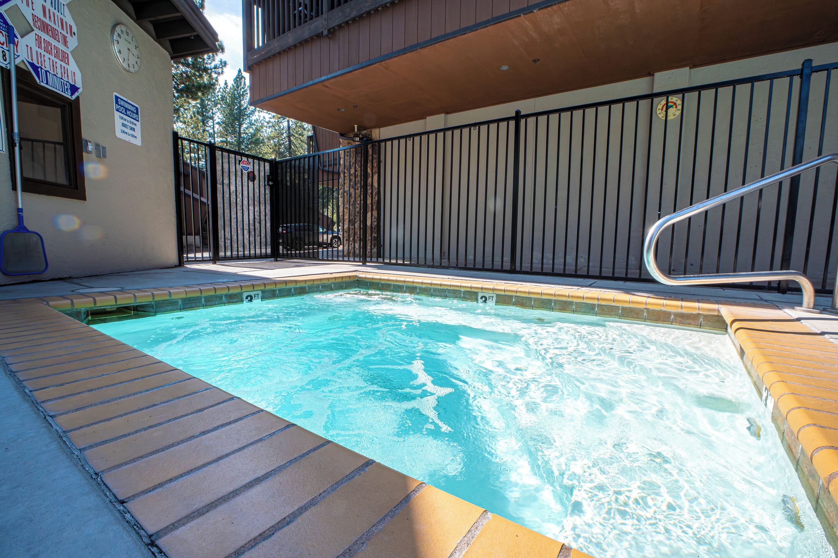 Tina de hidromasaje al aire libre