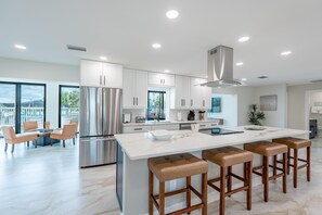 House, Multiple Beds (Seas The Day) | Private kitchen