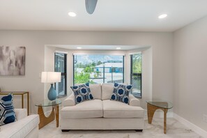 House, Multiple Beds (Seas The Day) | Living area
