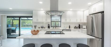 ハウス ベッド (複数台) (Easy Breezy Getaway) | 専用キッチン