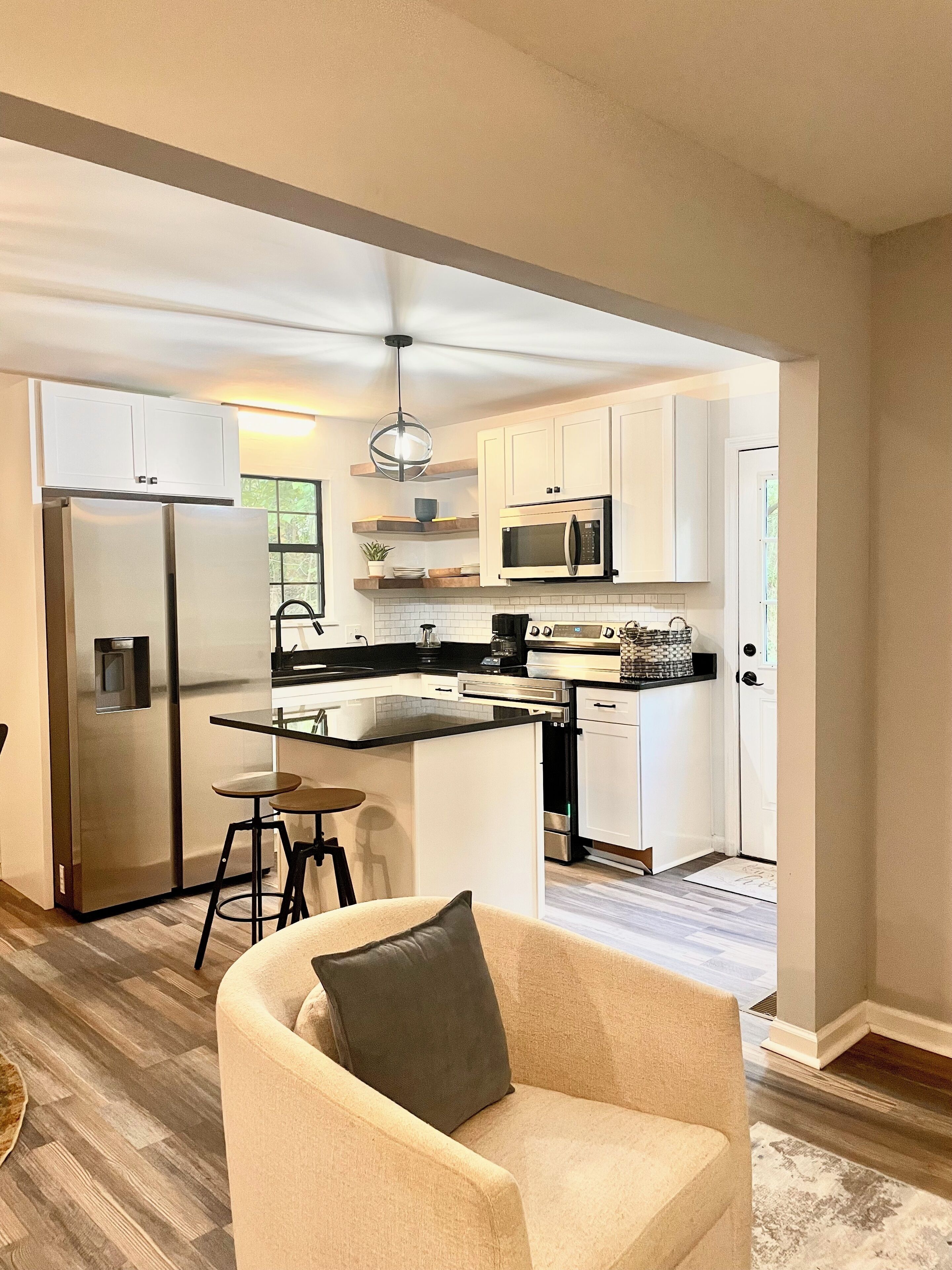 Fridge, microwave, stovetop, dishwasher