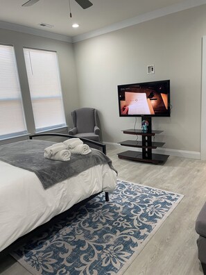 4 bedrooms, iron/ironing board, free WiFi, bed sheets - Cozy Ranch with exercise equipment room, AC (McDonald)