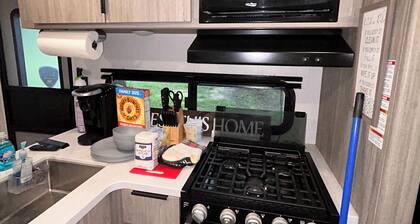 2-bedroom RV in perfect Summerfield with AC close to the water springs in Ocala