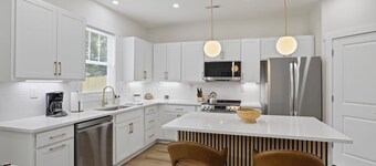 Modern Greenville Retreat 8 Minutes to Downtown Fun + Pet Friendly