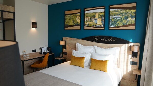 Standard Room, 1 Queen Bed, Non Smoking | Premium bedding, in-room safe, individually decorated