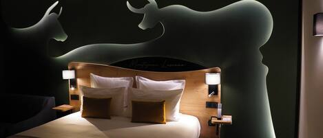 Quarto superior, 1 cama King, para não fumantes (with Sofabed) | Roupas de cama premium, cofres nos quartos, individualmente decorados