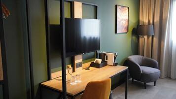 Superior Room, 1 King Bed, Non Smoking (with Sofabed) | Living area | 42-inch flat-screen TV with cable channels, offices