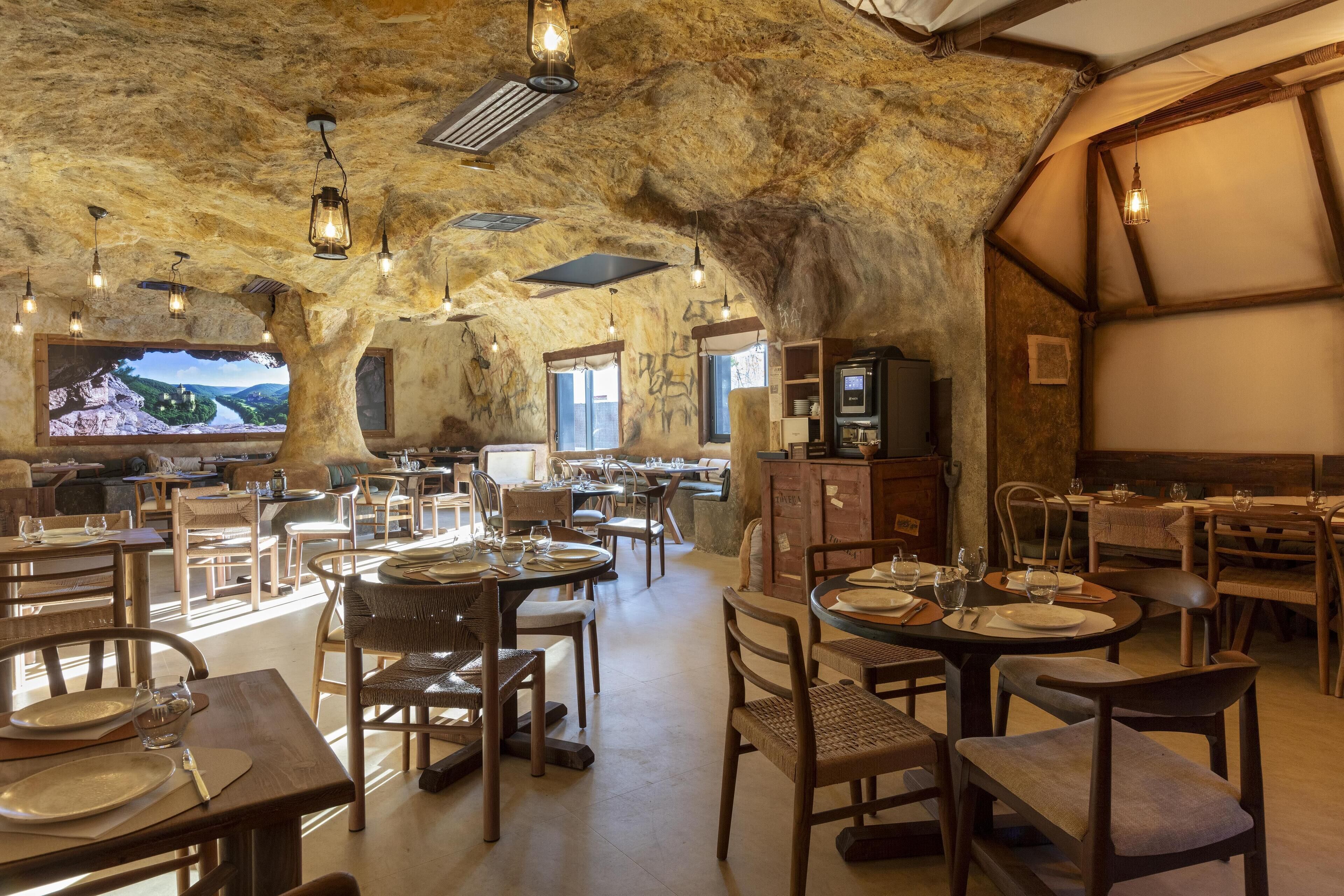 Daily buffet breakfast (EUR 17 per person)