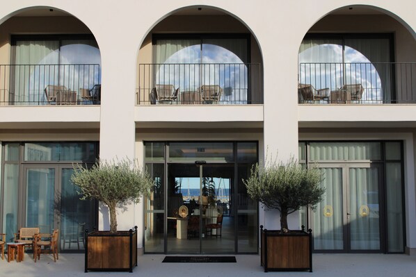 Front of property - Best Western Premier A Storia Solenzara (Sari-Solenzara)