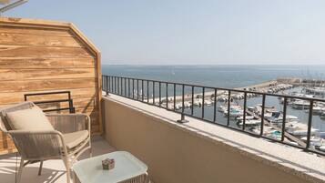 Literie de qualité supérieure, matelas mémoire de forme, minibar