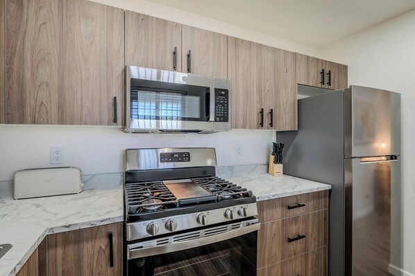 Fridge, microwave, oven, stovetop