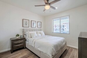 1 dormitorio, tabla de planchar con plancha, wifi gratis y ropa de cama