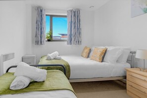 2 chambres, fer et planche à repasser, accès Internet, draps fournis