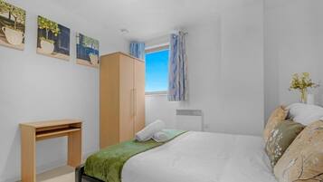 2 bedrooms, iron/ironing board, Internet, bed sheets