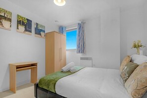 2 chambres, fer et planche à repasser, accès à Internet, literie fournie