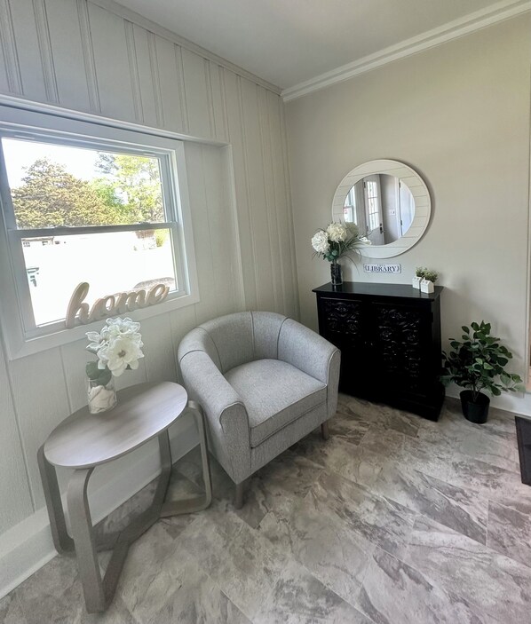 Interior - Ever Rest at Sheppard's Landing - entire home in Norfolk, VA (Norfolk)