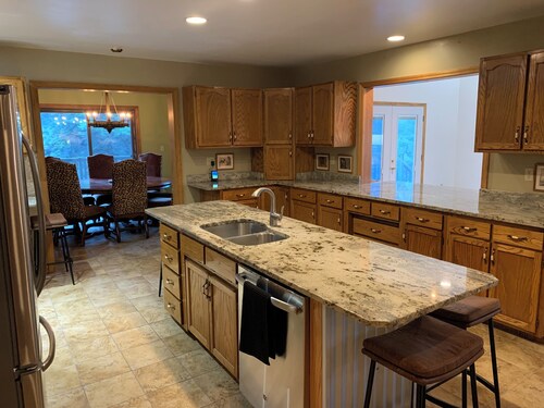 NEW! On Bear Creek~ Treed Seclusion~ Serene~ 4 Living Rooms~ 4 Miles to Gardiner