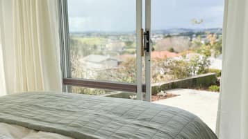 2 bedrooms, iron/ironing board, travel cot, free WiFi