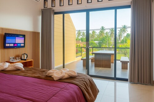 Spacious 5-Bedroom Villa in Banyuwangi with Stunning Mountain Views