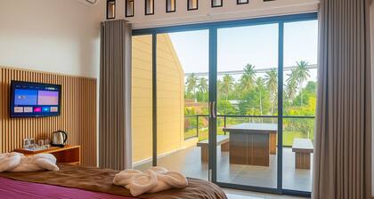 Spacious 5-Bedroom Villa in Banyuwangi with Stunning Mountain Views
