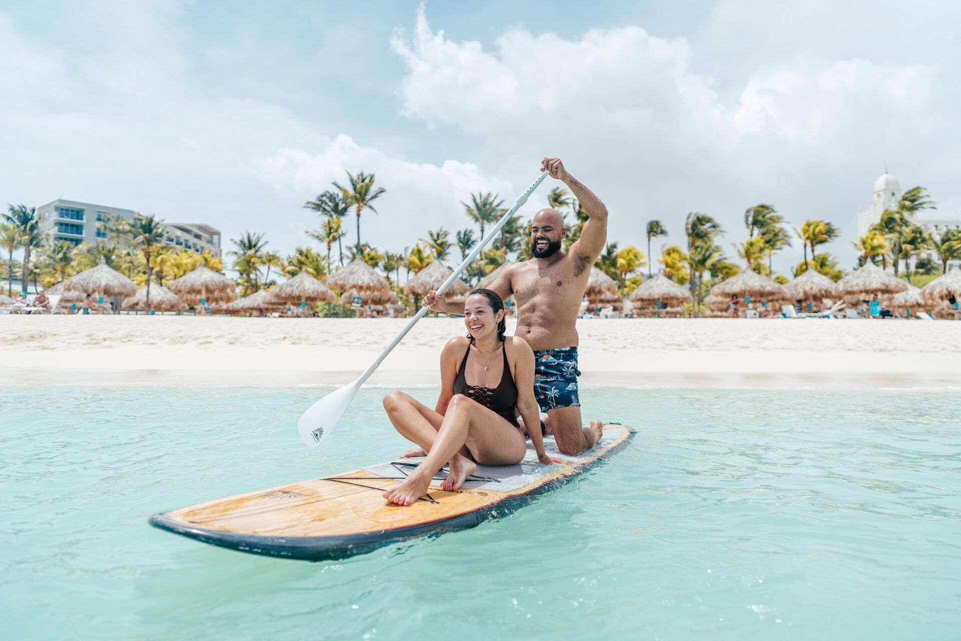 Am Strand, weißer Sandstrand, Cabañas (gegen Gebühr), Liegestühle