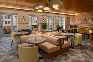 2 bars/lounges, rooftop bar - The Waymark Chattanooga, Tapestry Collection By Hilton (Chattanooga)