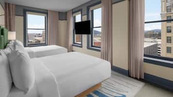 Cofres nos quartos, escrivaninha, espaço de trabalho para notebook