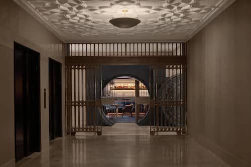 2 bars-salons, bar sur le toit