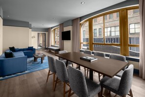 Deluxe Suite, 1 Bedroom | Living area | 55-inch Smart TV with cable channels, Netflix, books - The Waymark Chattanooga, Tapestry Collection By Hilton (Chattanooga)