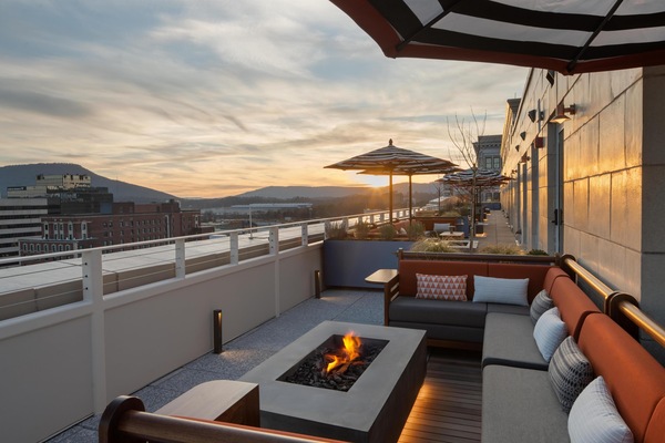2 bars/lounges, rooftop bar