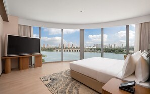 Suite Premium, 1 cama de matrimonio grande | Ropa de cama de alta calidad y edredones de plumas