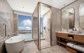 Bathroom - Hilton Garden Inn Wuhu Economic Tech Zone (Wuhu)