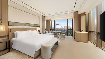 Premium Room, 1 King Bed | Down comforters, minibar, in-room safe, desk