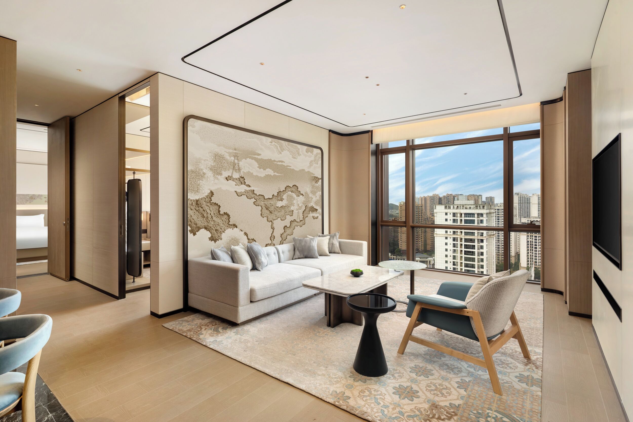 Suite Familiale, 1 très grand lit | Coin séjour | Télévision de 55 pouces avec chaînes par câble