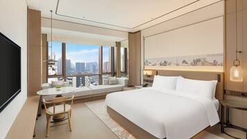 Room, 1 King Bed | Down comforters, minibar, in-room safe, desk