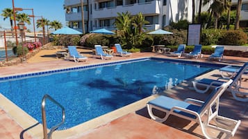 3 piscines extérieures