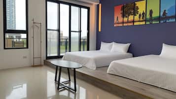 Standard-Vierbettzimmer, Balkon, Seeblick | Kostenloses WLAN