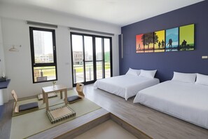 Standaard vierpersoonskamer, balkon, uitzicht op meer | Gratis wifi