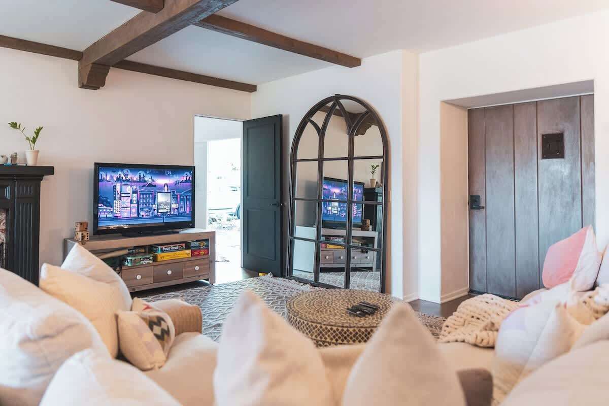 2 slaapkamers, een strijkplank/strijkijzer, reisbedje, gratis wifi